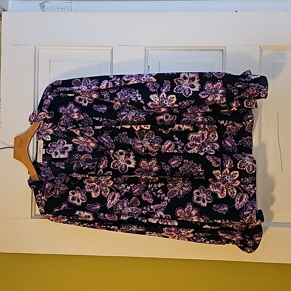 Loft ruffle v-neck/ sleeve blouse Large